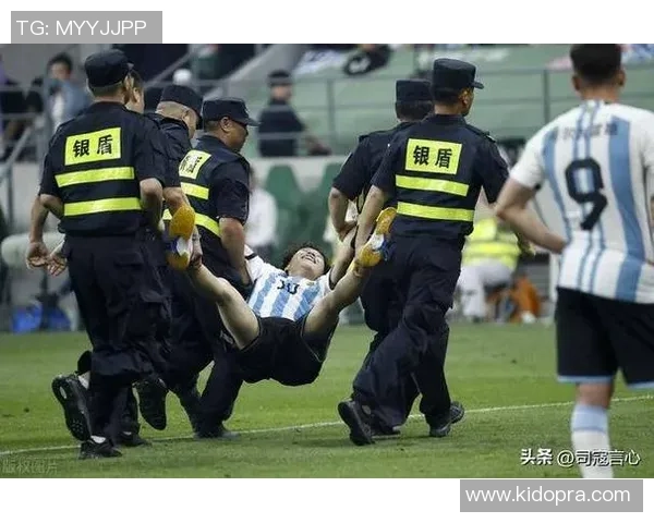 足球明星精彩瞬间集锦视频引发热潮球迷疯狂追捧